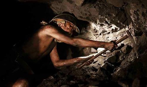 Cảnh công nhân Triều Tiên lao động khổ cự dưới mỏ than