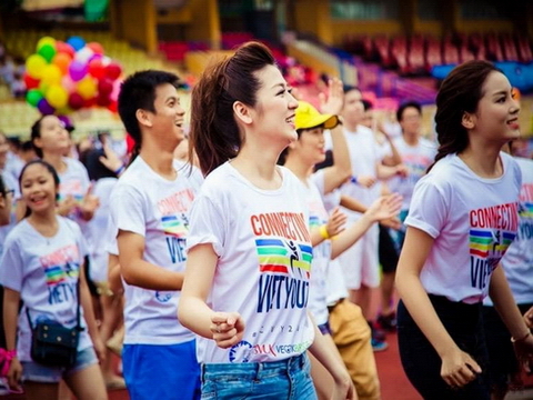 Mùa hè bùng nổ với giải chạy sắc màu Run for Charity - Connecting Vietyouth 2017