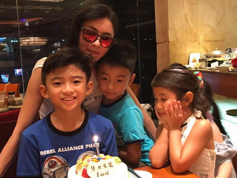 Tạ Đình Phong bị chỉ trích vì bỏ sinh nhật con để đi du lịch cùng người tình