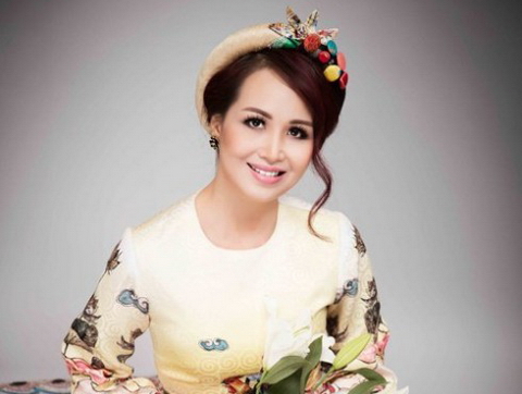 Nhan sắc mòn con mắt của Hoa hậu siêu ngoại ngữ nhất Việt Nam