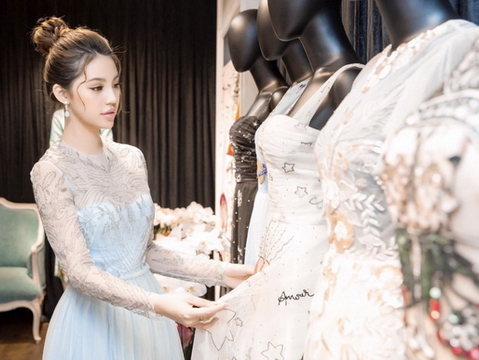 Jolie Nguyễn bất ngờ đổi style xinh như công chúa dự sự kiện