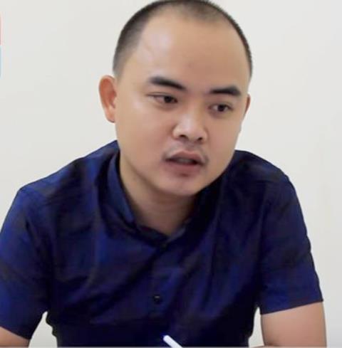 Đối tượng Nguyễn Quang Hiếu tại cơ quan công an.