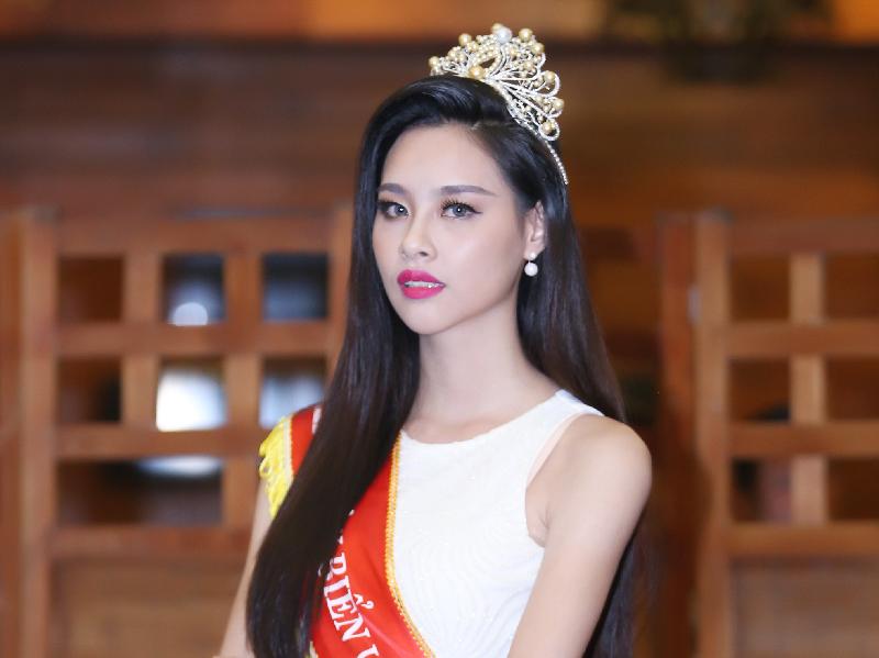 Hoa hậu Biển Thùy Trang lộ email mua giải?