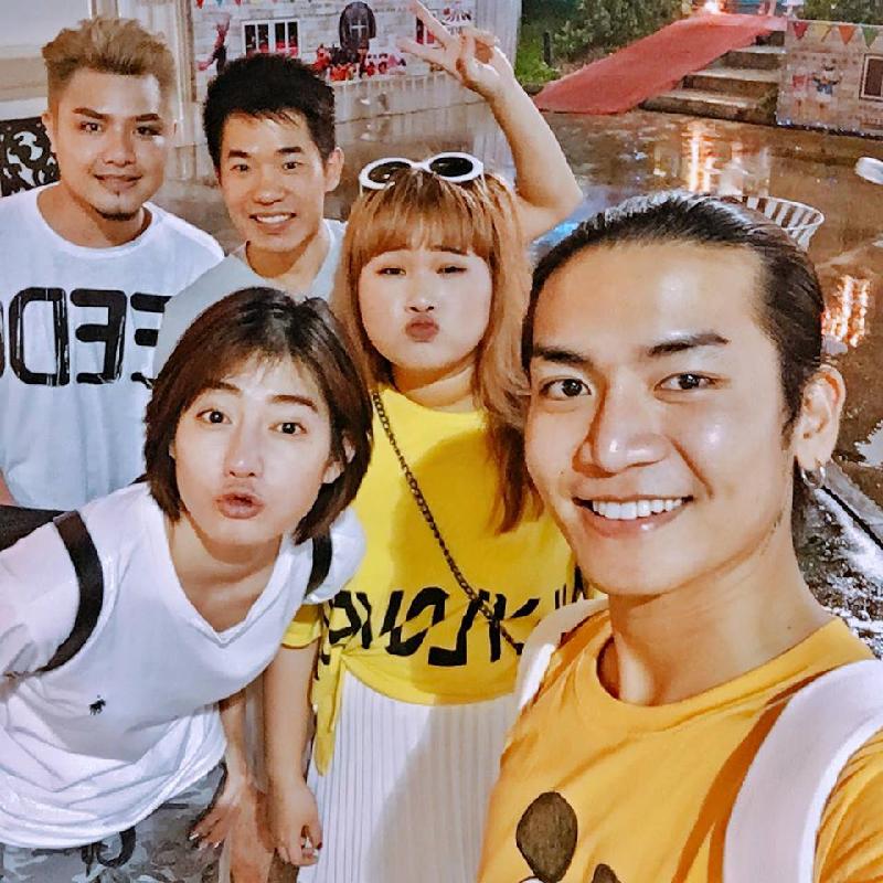 BB Trần đi chơi công viên cùng bạn bè, kết thúc tin hot girl - hot boy Việt ngày 27/9.