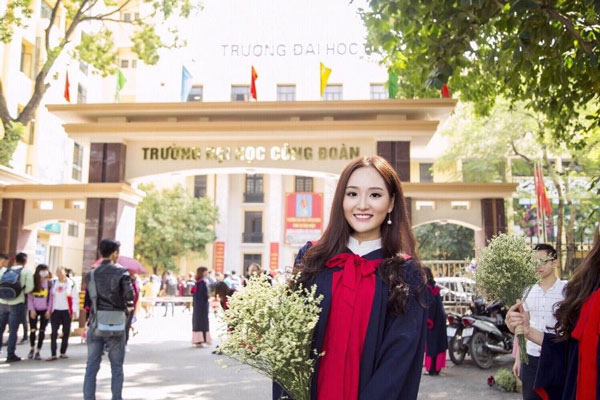 Nguyễn Oanh tại buổi tốt nghiệp ĐH Công Đoàn.