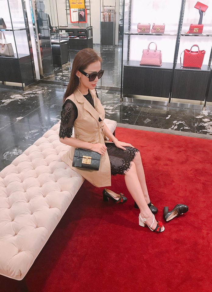 Hot girl Kelly Nguyễn đi mua giày