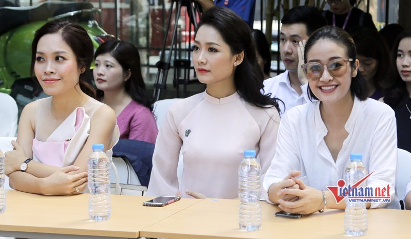MC Phí Linh, Thu Hà, Hoàng Trang sẽ tham gia trình diễn thời trang.