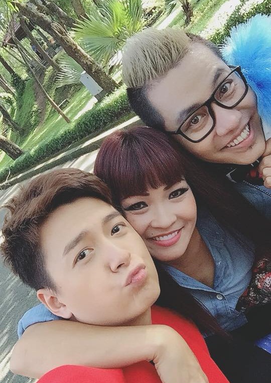 Ngô Kiến Huy tạo dáng xì teen selfie cùng Phương Thanh và Hoàng Rapper.