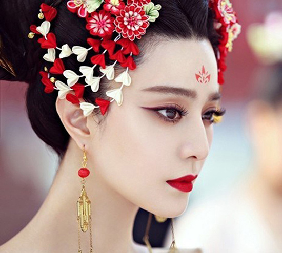 Sở hữu gương mặt đẹp nhất nhì làng giải trí Hoa ngữ nên cái tên Phạm Băng Băng không thể thiếu trong danh sách những mỹ nhân có góc nghiêng đẹp nhất. 