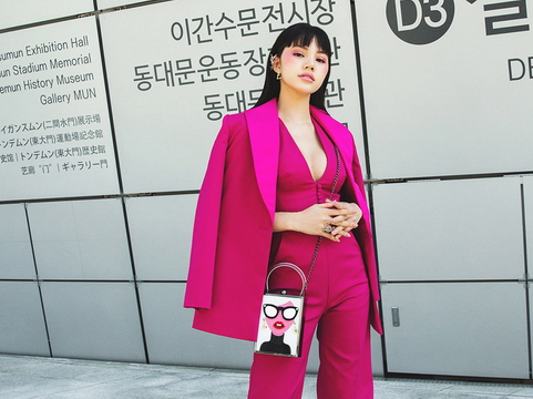 Jolie Nguyễn diện jumpsuit khoe ngực đầy trong ngày mở màn Seoul Fashion Week