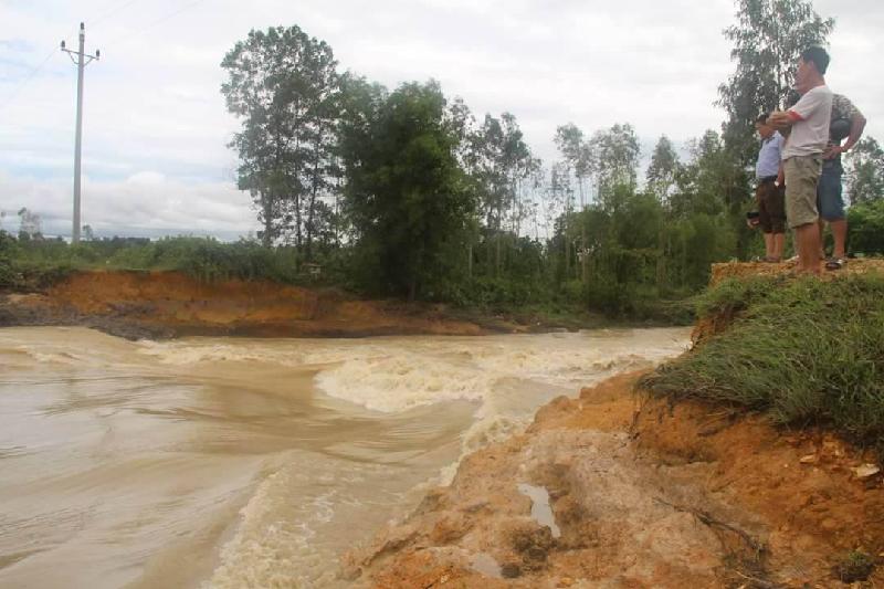 Đập Cố Châu tại huyện Can Lộc bị vỡ sáng nay