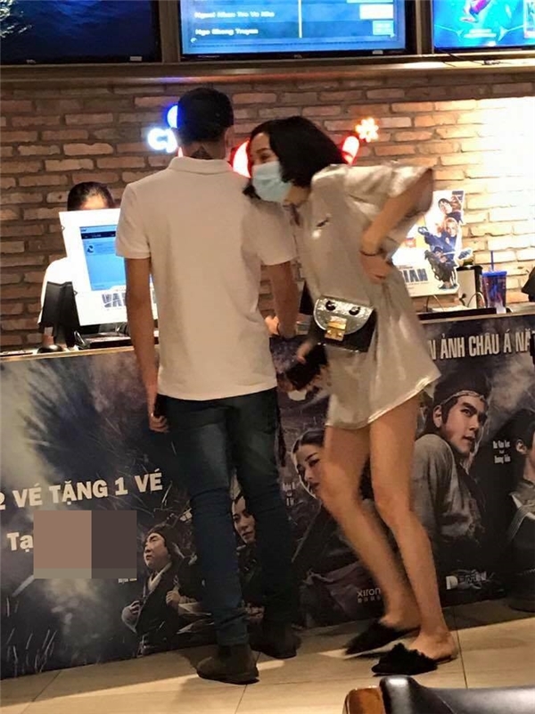 Hình ảnh hẹn hò của Soobin Hoàng Sơn và Hiền Hồ rò rỉ trên mạng xã hội.