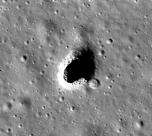 Khu vực Đồi Marius, nơi được nhóm nghiên cứu của JAXA xác định là có hang động sâu bên dưới. Hình ảnh: NASA Goddard.