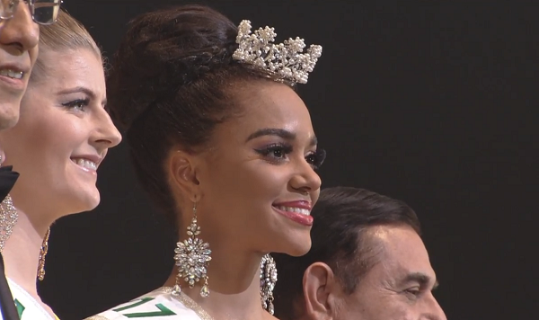 Người đẹp Curacao đoạt danh hiệu Á hậu 1.