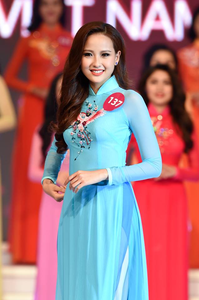 Khánh Ngân lọt top 15 của cuộc thi Hoa hậu Hoàn vũ Việt Nam 2015. 