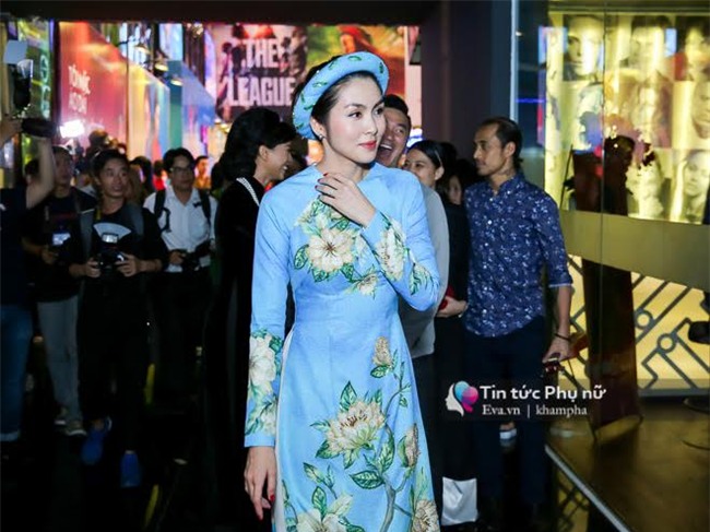 Bộ áo dài mới nhất của Tăng Thanh Hà chính là lần xuất hiện của cô trong buổi ra mắt phim 