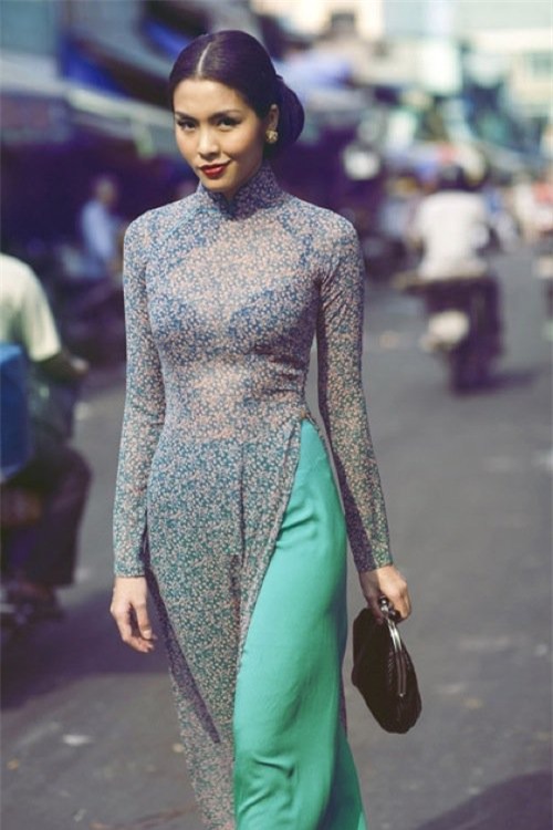 Bộ ảnh thời trang phong cách cổ điển đầy quyền lực với hình tượng phụ nữ Sài Gòn xưa trong tà áo dài của cô cũng gây được tiếng vang lớn trong làng mốt.