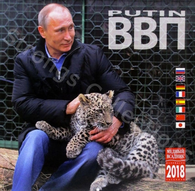 Ảnh bìa của bộ lịch là hình ảnh ông Putin đang ôm một chú báo đốm con tại Công viên Quốc gia Sochi vào năm 2014. (Ảnh: Ebay)