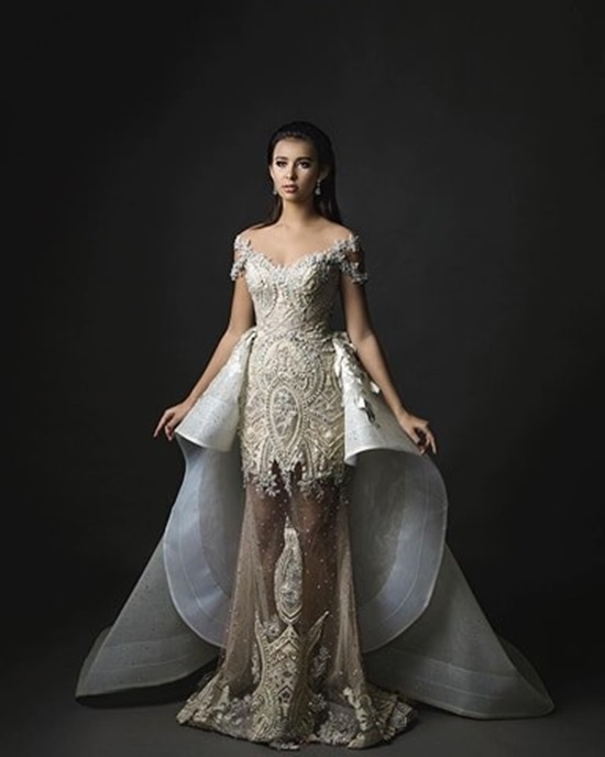 Bộ cánh mang lại giải Trang phục dạ hội đẹp nhất cho người đẹp đến từ Indonesia.