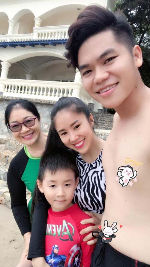 Vợ chồng Lê Phương – Trung Kiên đưa con trai và mẹ đi nghỉ cuối tuần ở Vũng Tàu.