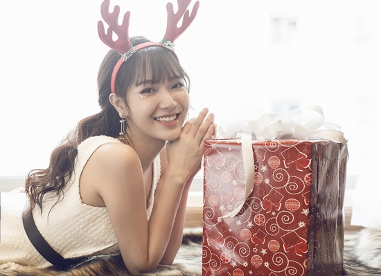 'Hotgirl Bolero' Jang Mi đẹp mê mẩn trong bộ ảnh Giáng sinh