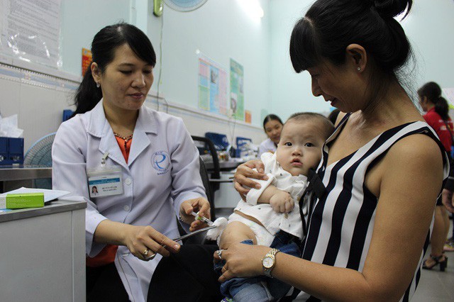 1,73% trẻ phản ứng sau tiêm vắc xin ComBE Five