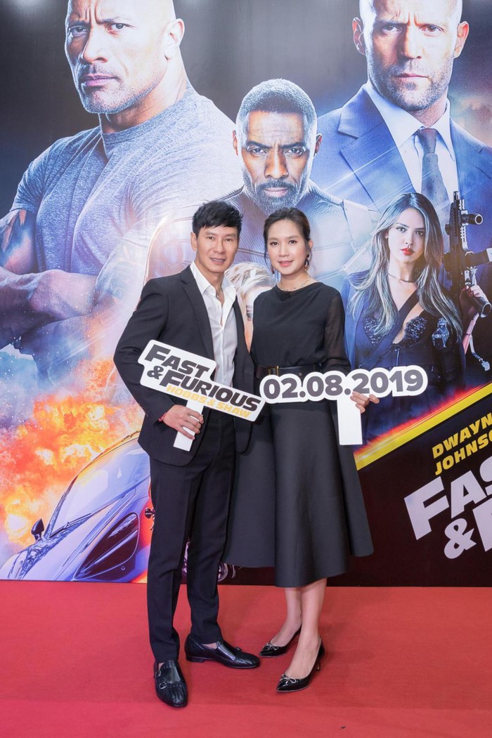 Đạo diễn Lý Hải diện suit đen “tông xuyệt tông” cùng vợ anh – nhà sản xuất Minh Hà 