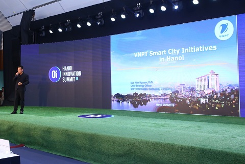 Ông Nguyễn Đức Kiên - GĐ Chiến lược, Cty VNPT IT - Giới thiệu giải pháp SmartCity tại Diễn đàn khởi nghiệp Sáng tạo Hà Nội 2019