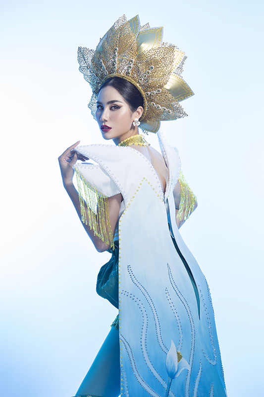 Ngay sau khi công bố, bộ trang phục nhận được nhiều đánh giá khen ngợi từ khán giả bởi vẻ lạ mắt, độc đáo nhưng vẫn mang đậm nét dân tộc. Phần thi quốc phục Miss Earth 2019 sẽ diễn ra vào ngày 14/10/2019 tại Philippines. 